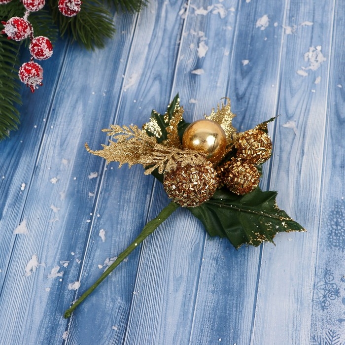 Декор "Зимние грезы" золотые шары листья веточки, 16 см