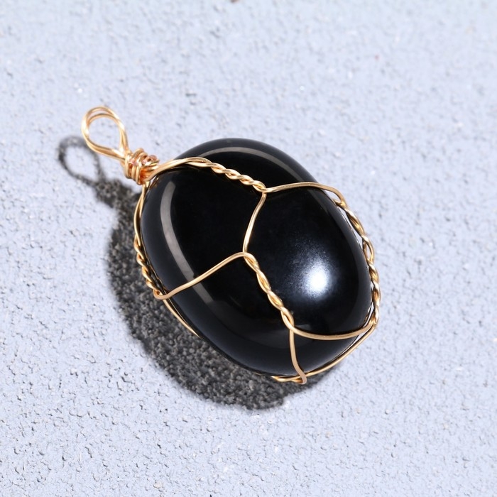 Брелок "Обсидиан", в проволоке