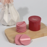 Спонжи для макияжа &laquo;STRAWBERRY&raquo;, набор - 7 шт, d = 5,5 см, с держателем, в футляре, цвет розовый