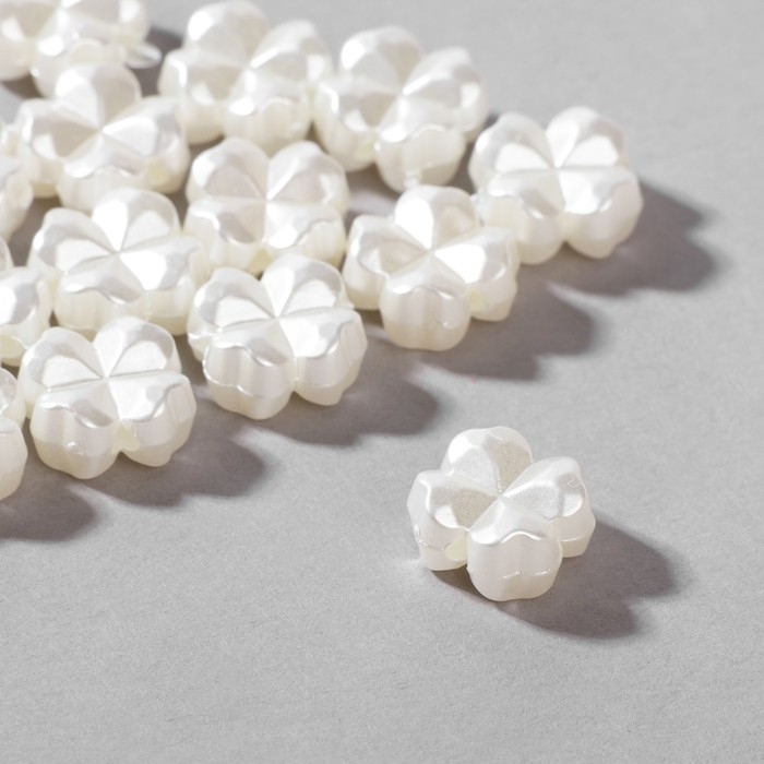 Бусины пластиковые &laquo;Клевер&raquo;, набор 50 шт., 1,2&times;1,2&times;0,5 см, цвет белый