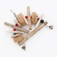 Игрушка для птиц с люфой и минеральным камнем, 20 х 15 см Игрушка для птиц с люфой и минеральным камнем, 20 х 15 см