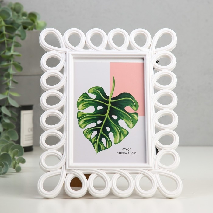 Фоторамка пластик 10х15 см Фоторамка пластик 10х15 см "Петельки" белая 17,5х22 см