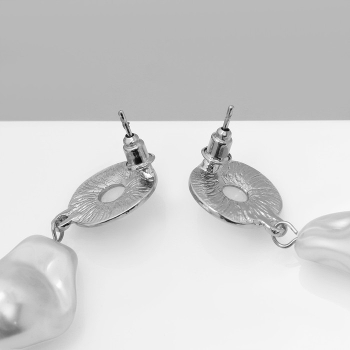 Серьги с жемчугом &laquo;Абстракция&raquo; крупная бусина, цвет серебро