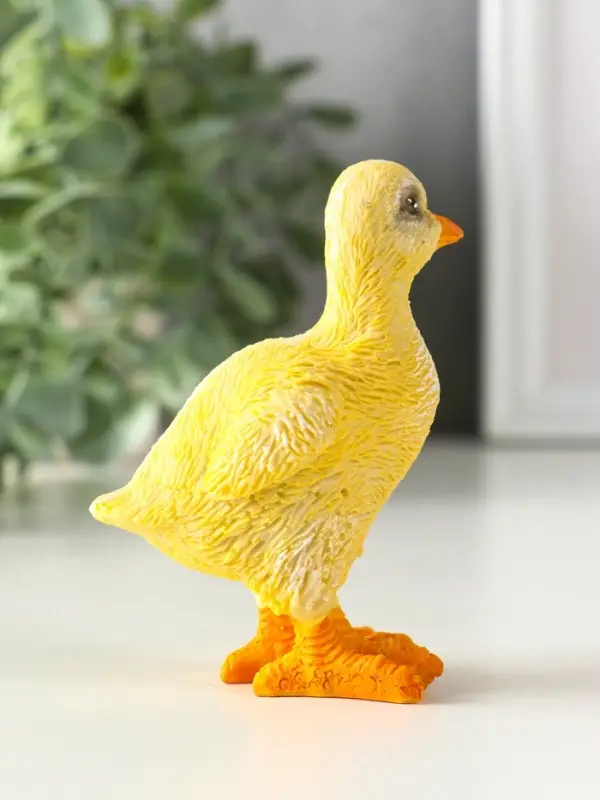 Сувенир полистоун "Жёлтый утёнок" 4,8х7,5х9,2 см
