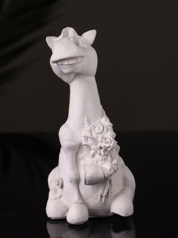 Статуэтка "Конь с букетом" 11см, натуральный