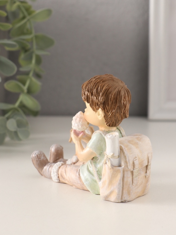 Сувенир полистоун "Мальчишка с рюкзаком и щенком, ест мороженое" 9,5х5х8,5 см