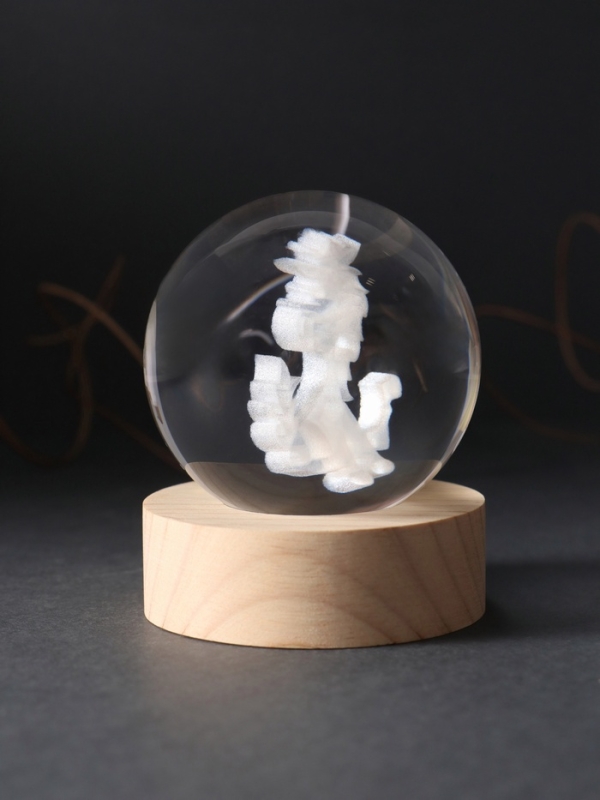 Сувенир стекло подсветка "Шар. Лошадка в короне" d=6 см подставка дерево, USB