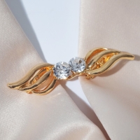 Зажим для кардигана &laquo;Волны&raquo;, цвет белый в золоте