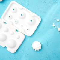 Форма для муссовых десертов и выпечки из 2 частей Доляна &laquo;Шарики&raquo;, силикон, 13&times;8,5&times;3 см, 7 ячеек (d=1-3,5 см), цвет белый