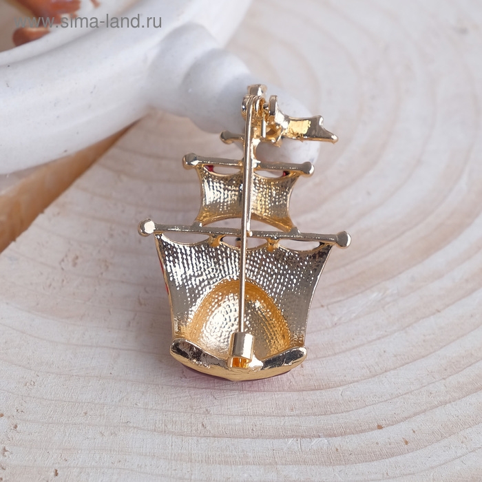 Брошь &laquo;Корабль&raquo; паруса, красная в золоте