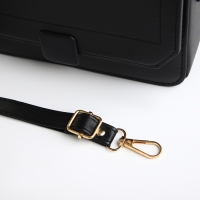 Сумка женская мессенджер на магните, цвет чёрный Сумка женская мессенджер на магните, цвет чёрный