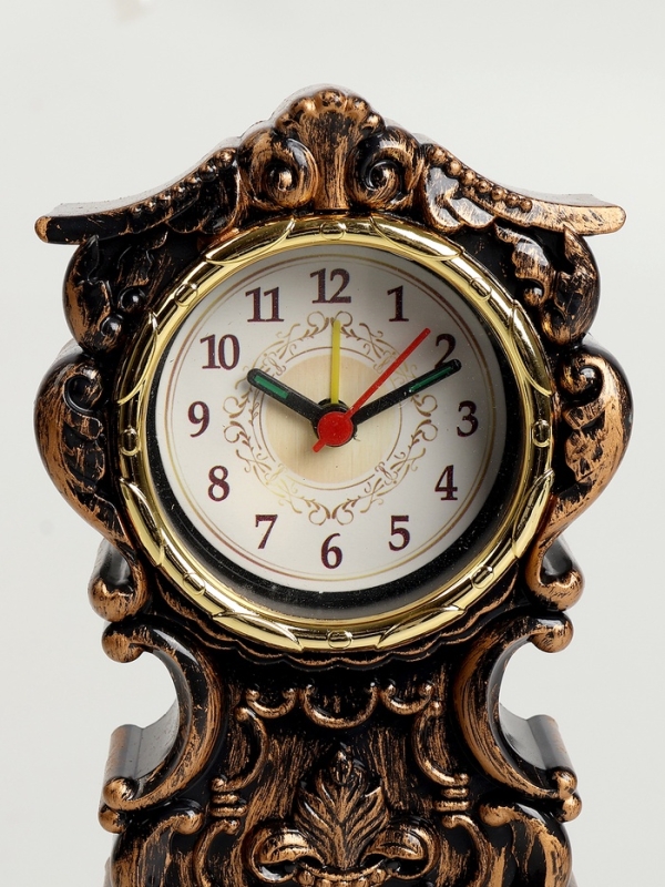 Часы будильник настольные, на батарейках, 28.2 х 9 х 4.1 см, циферблат d-5.5 см