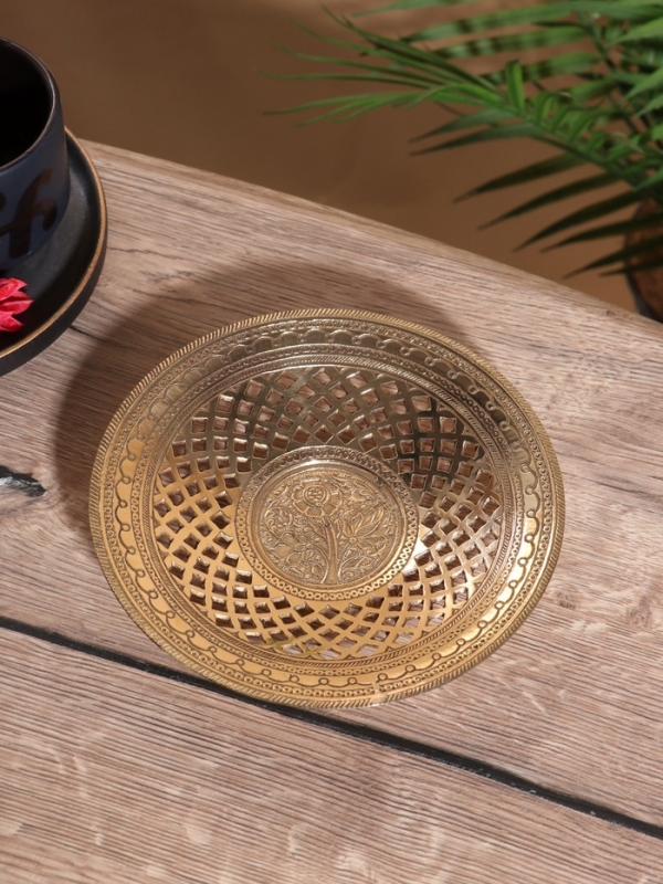 Блюдо сервировочное &laquo;Ажурное&raquo;, латунь, 17&times;17&times;3 см
