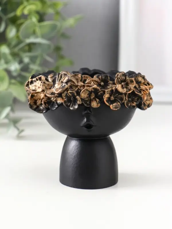 Подсвечник для тонкой свечи &laquo;Девочка в венке малая&raquo;, 7.5&times;9&times;8 см, чёрный