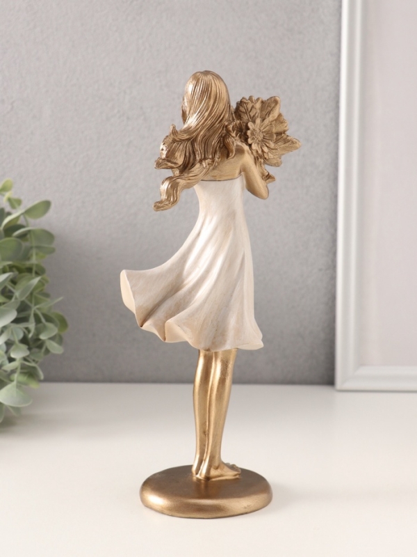 Сувенир полистоун "Девушка с охапкой подсолнухов" 9,5х7х23,5 см