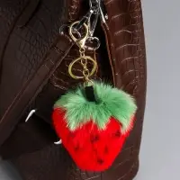 Пушистик на кольце "Клубника" красная 17х8х5 см