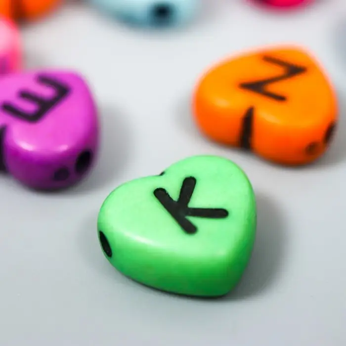 Набор бусин для рукоделия и плетения &laquo;Арт Узор. Яркие сердца с английскими буквами&raquo;, 20 г, пластик, 1&times;1 см