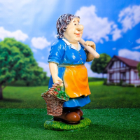 Садовая фигура "Баба с тяпкой" 23х37х63см