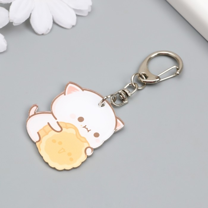 Брелок акрил "Котёнок с крекером" 4х3,4 см