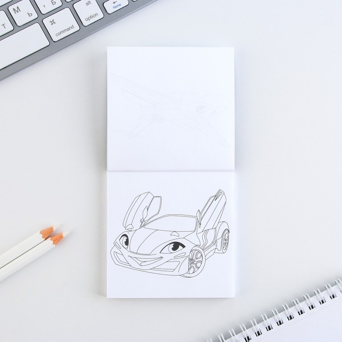 Подарочный набор: блокнот-раскраска и восковые мелки &laquo;Крутому гонщику&raquo;