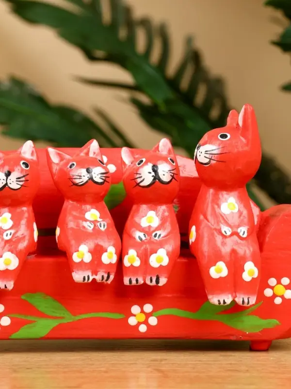 Сувенир "Кошачье семейство" дерево 20х5х10 см, цв. красный