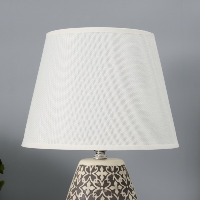 Настольная лампа с абажуром RISALUX &laquo;Лесли&raquo;, Е14, 40 Вт, бело-чёрный, 22&times;22&times;34.5 см