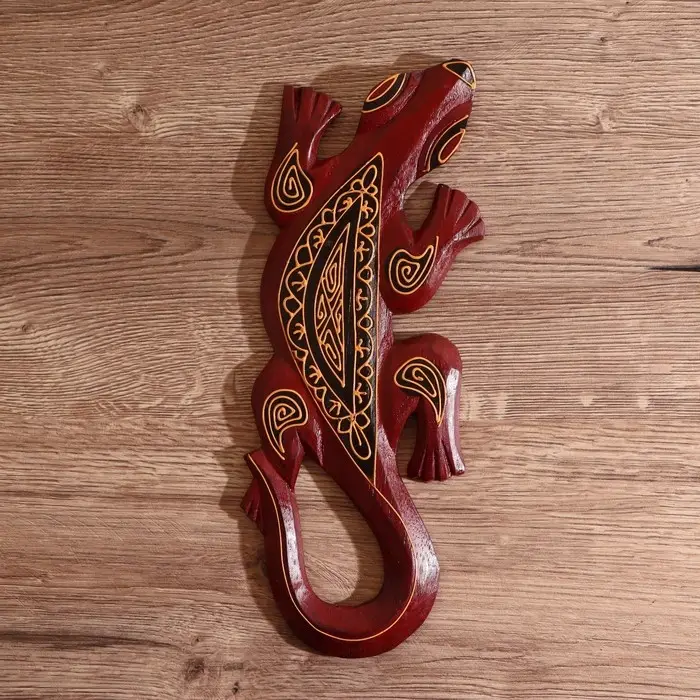 Панно настенное дерево "Геккон бордовый с орнаментом" 1х11х30 см