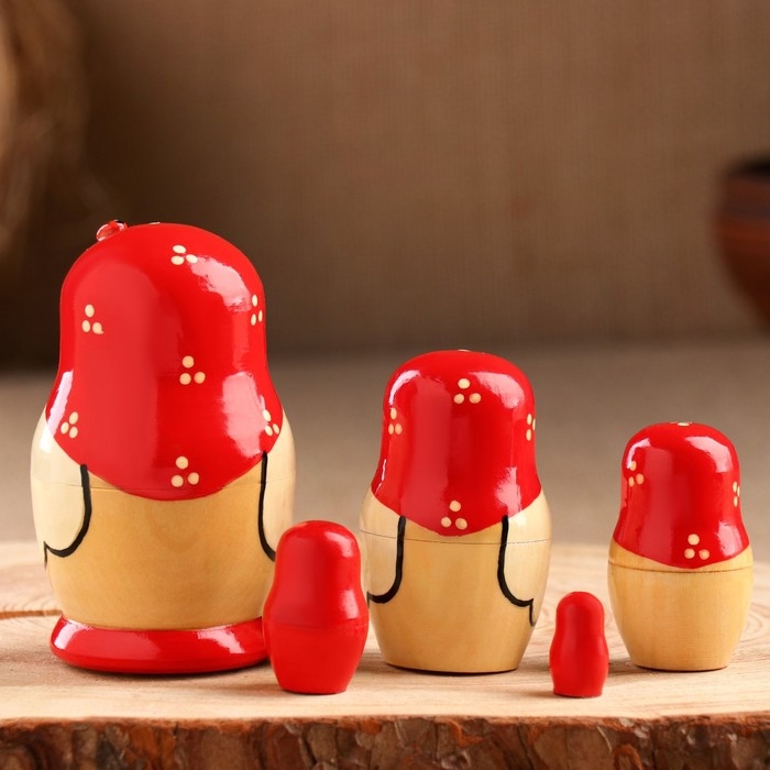 Матрёшка &laquo;Божья коровка&raquo;, красный платок, 5 кукольная, 9-11 см
