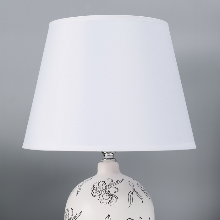 Настольная лампа с абажуром RISALUX &laquo;Фиори&raquo;, Е14, 40 Вт, белый/чёрный, 22.5&times;22.5&times;34.5 см