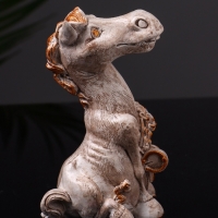 Статуэтка "Конь с букетом" 11см, цвет бежевый