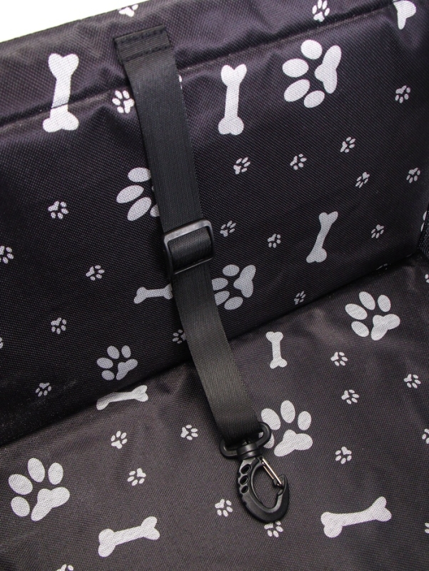 Автокресло для животных 40*30*25 см, чёрное с белыми лапками и косточками