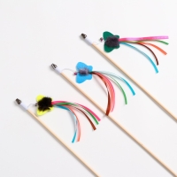 Дразнилка - удочка "Фетровая бабочка с норкой и лентами" на деревянной палочке, микс цветов Дразнилка - удочка "Фетровая бабочка с норкой и лентами" на деревянной палочке, микс цветов