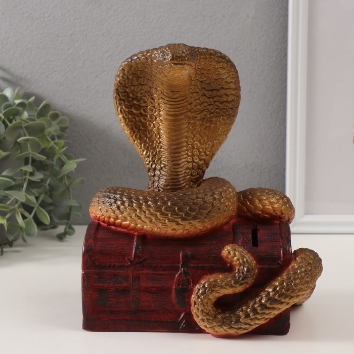 Копилка Копилка"КОБРА НА СУНДУКЕ " 20 х 17 х 12 см.