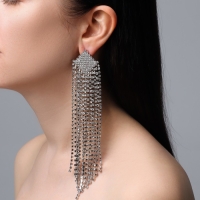 Серьги висячие со стразами &laquo;Водопад&raquo; ромбы, цвет белый в серебре, 17 см