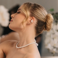 Серьга &laquo;Кафф&raquo; цветок изящный, цвет белый в золоте