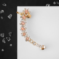 Серьга «Кафф» ромашка, цвет бело-розовый в золоте Серьга «Кафф» ромашка, цвет бело-розовый в золоте