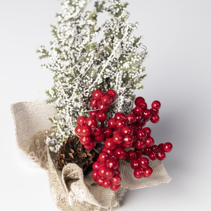 Светодиодная фигура &laquo;Ёлочка в снегу&raquo;, 10 &times; 19 &times; 5 см, пластик, батарейки CR2032х2 (в комплекте), свечение белое