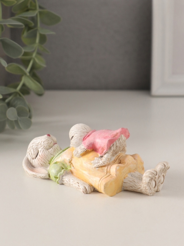 Сувенир полистоун "Зайка и цыплёнок - здоровый сон" 11х5х4 см