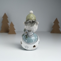 Сувенир полистоун свет "Воробышек в шапке сидит на новогоднем шарике" серый 7,6х9,5х15 см