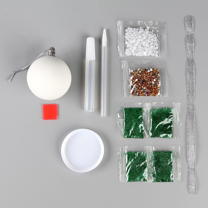 Ёлочная игрушка своими руками на новый год. Декор ёлочного шара полубусинами и блестками &laquo;Белый и золото&raquo;, новогодний набор для творчества