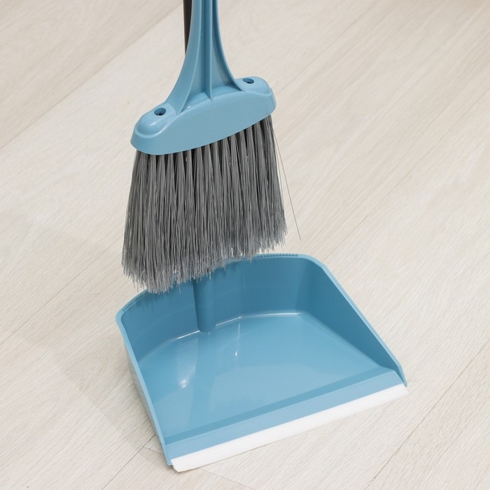 Веник с совком &laquo;Ленивка&raquo;, 19,5&times;25&times;90 см, цвет голубой