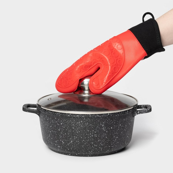 Рукавица для горячего Доляна «Профи», силикон, 28×18,5×1,5 см, с манжетой, цвет красный Рукавица для горячего Доляна «Профи», силикон, 28×18,5×1,5 см, с манжетой, цвет красный