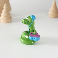 Сувенир полистоун "Змей в наушниках с магнитофоном" 5,8х5,8 см