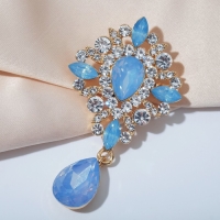 Брошь &laquo;Императрица&raquo; гамма, цвет бело-голубой в золоте