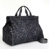 Сумка дорожная на молнии, наружный карман, длинный ремень, чёрная