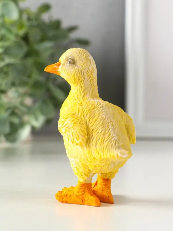 Сувенир полистоун "Жёлтый утёнок" 4,8х7,5х9,2 см