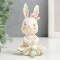 Сувенир полистоун "Маленькая зайка-балерина, разминка" 8х5х5,5 см Сувенир полистоун "Маленькая зайка-балерина, разминка" 8х5х5,5 см