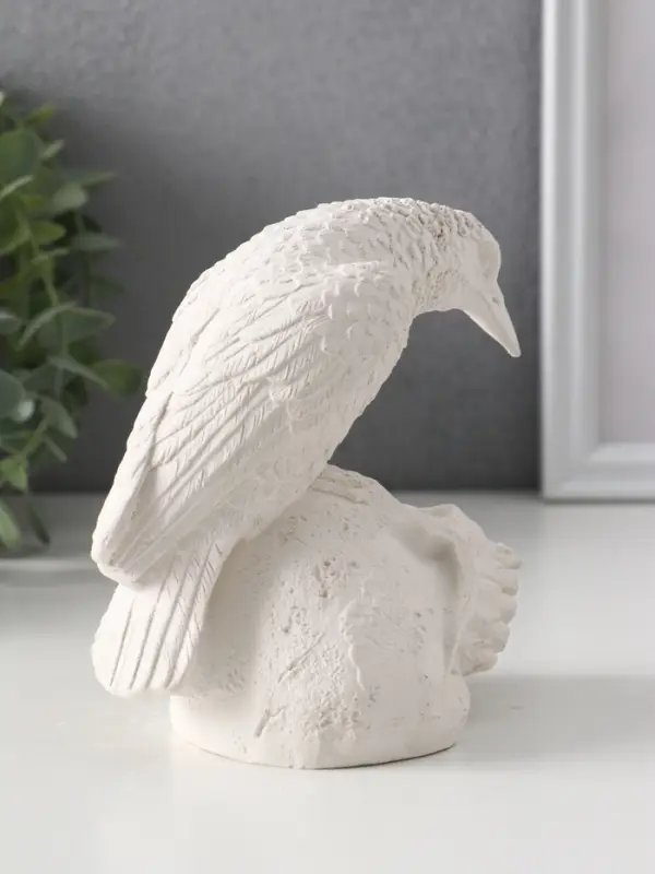 Фигура &laquo;Ворон на черепе&raquo;, 12&times;12&times;8 см, гипс