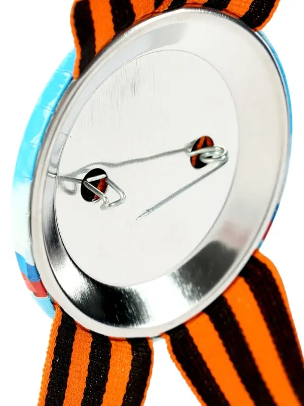 Значок закатной с георгиевской лентой &laquo;9 мая&raquo;