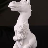 Статуэтка "Конь с букетом" 11см, натуральный